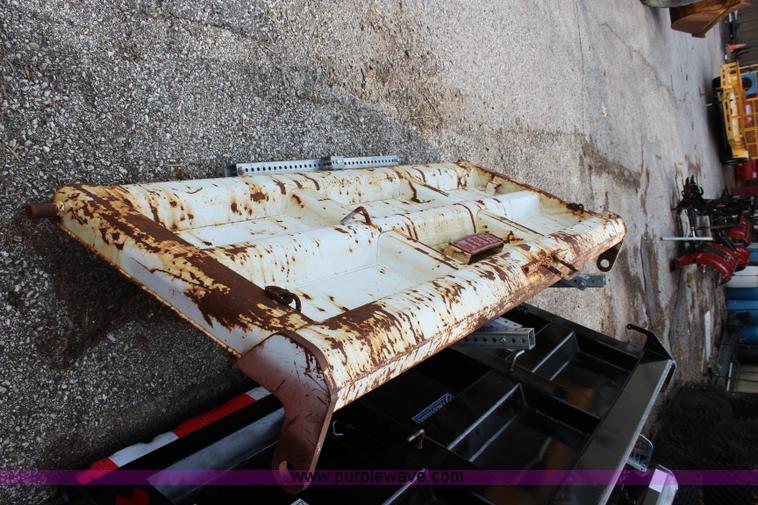 image for item J3716 2003 Freightliner FL80 dump truck