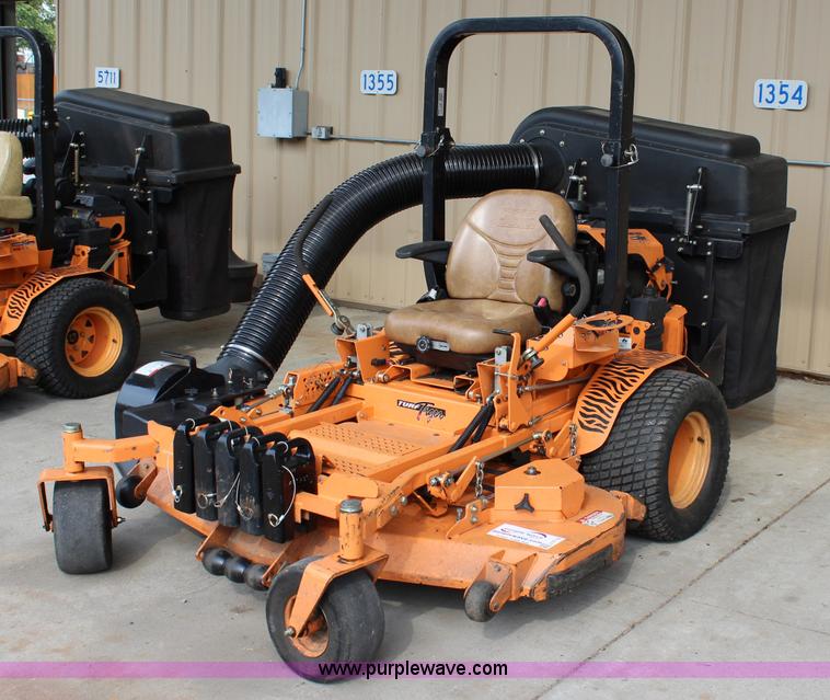 image for item J3719 2010 Scag Turf Tiger ZTR lawn mower
