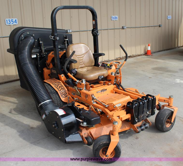 image for item J3719 2010 Scag Turf Tiger ZTR lawn mower