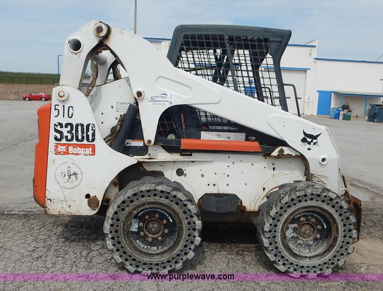 image for item J6385 2006 Bobcat S300 skid steer