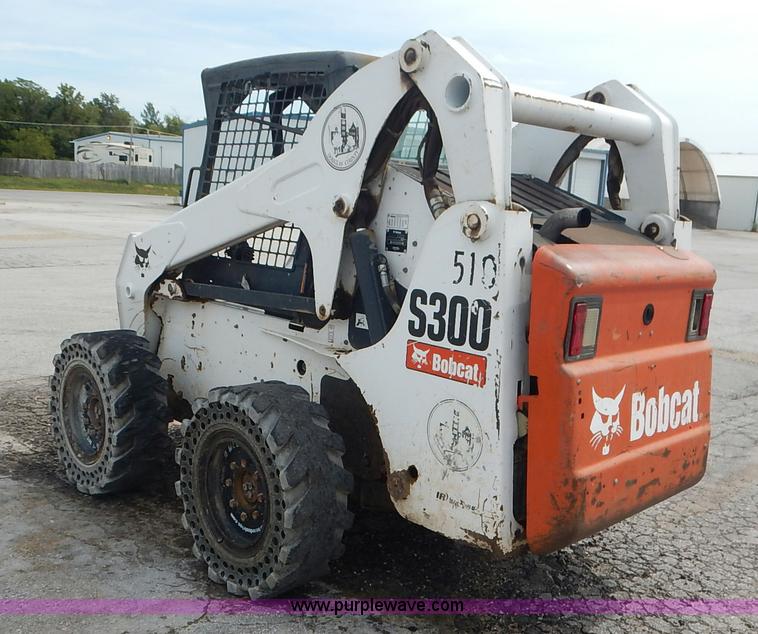 image for item J6385 2006 Bobcat S300 skid steer
