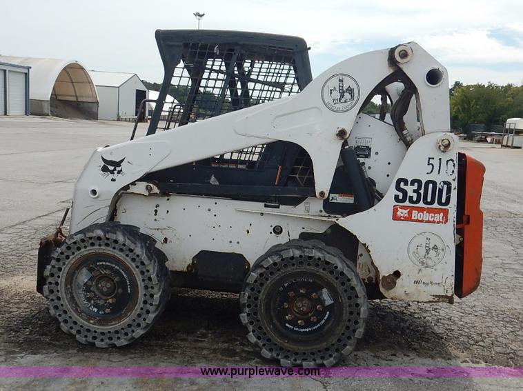 image for item J6385 2006 Bobcat S300 skid steer