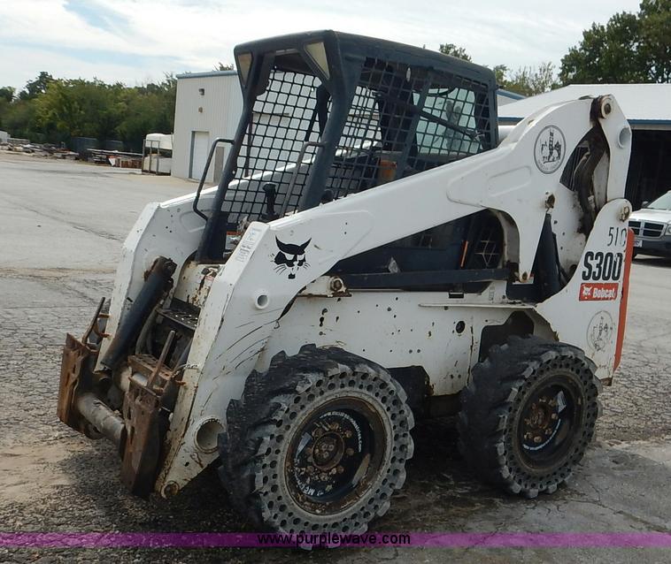 image for item J6385 2006 Bobcat S300 skid steer