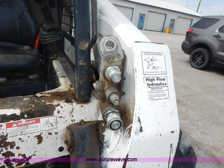 image for item J6385 2006 Bobcat S300 skid steer