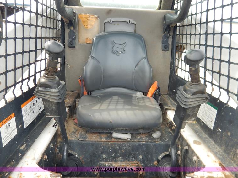 image for item J6385 2006 Bobcat S300 skid steer