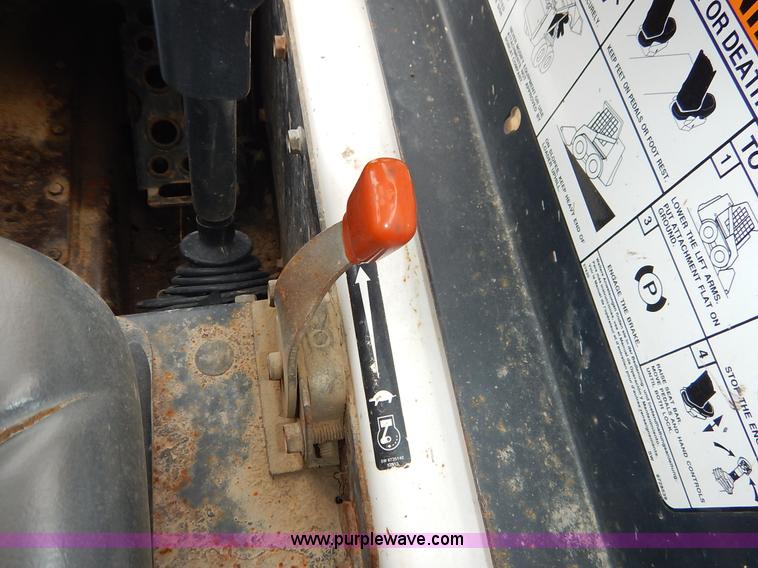 image for item J6385 2006 Bobcat S300 skid steer