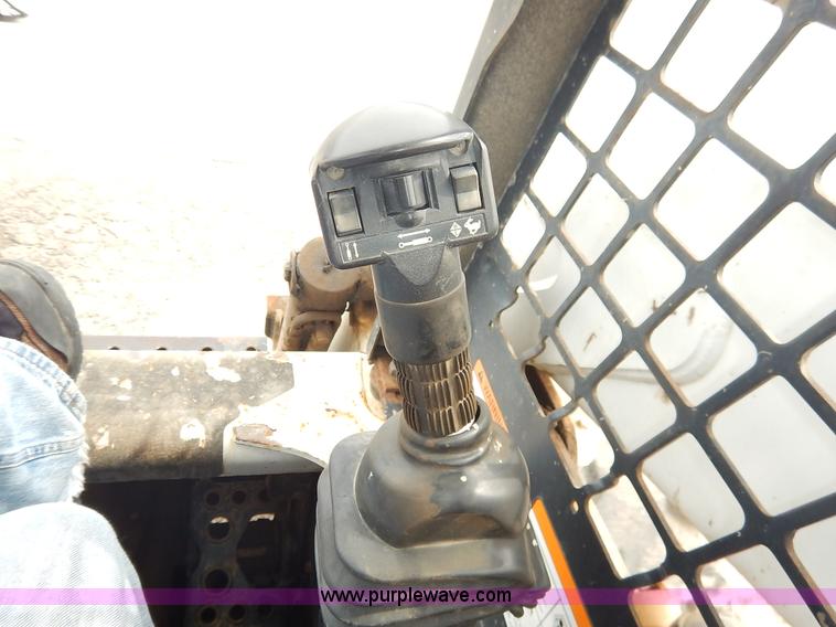 image for item J6385 2006 Bobcat S300 skid steer