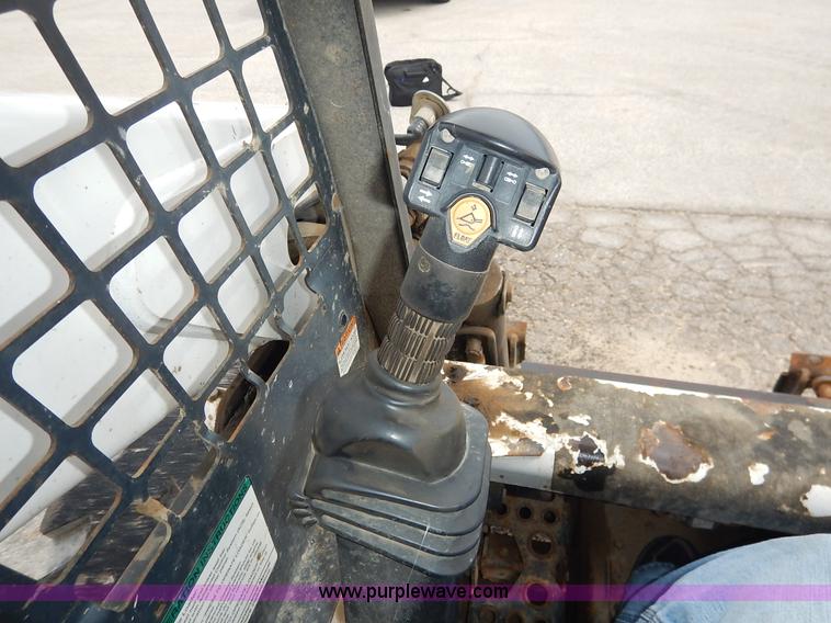 image for item J6385 2006 Bobcat S300 skid steer