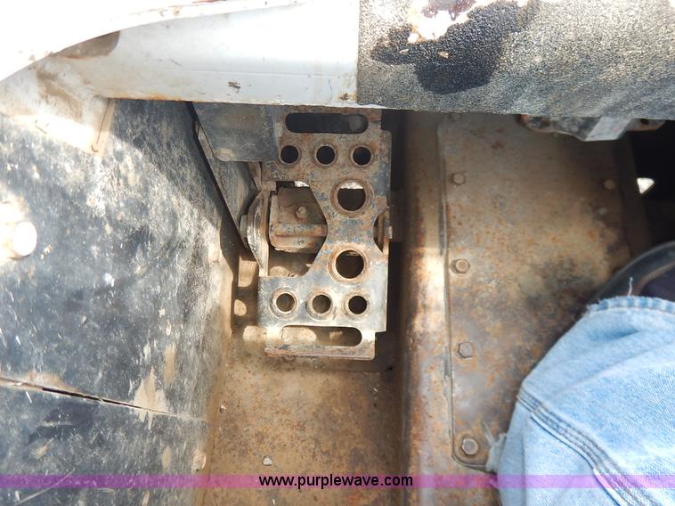 image for item J6385 2006 Bobcat S300 skid steer