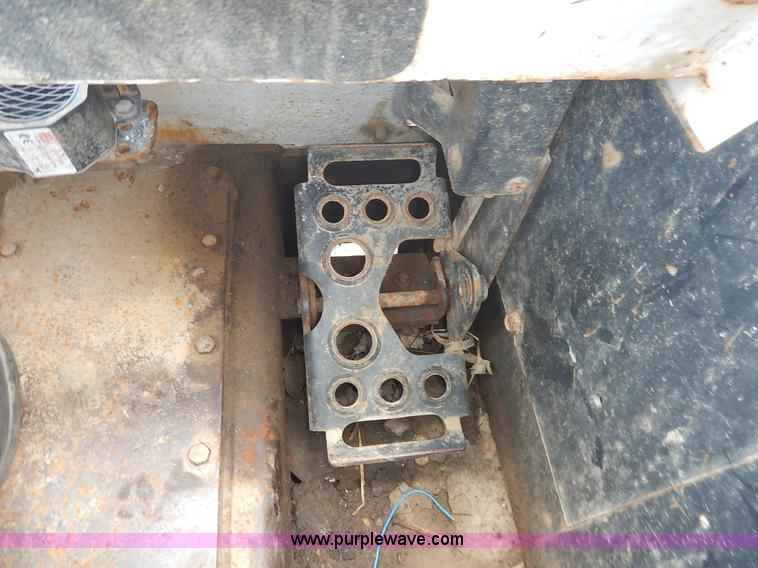 image for item J6385 2006 Bobcat S300 skid steer