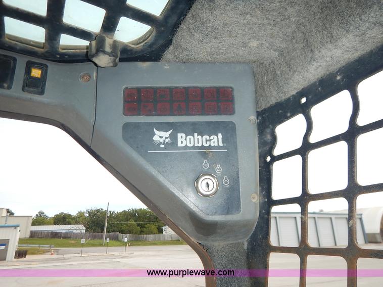 image for item J6385 2006 Bobcat S300 skid steer