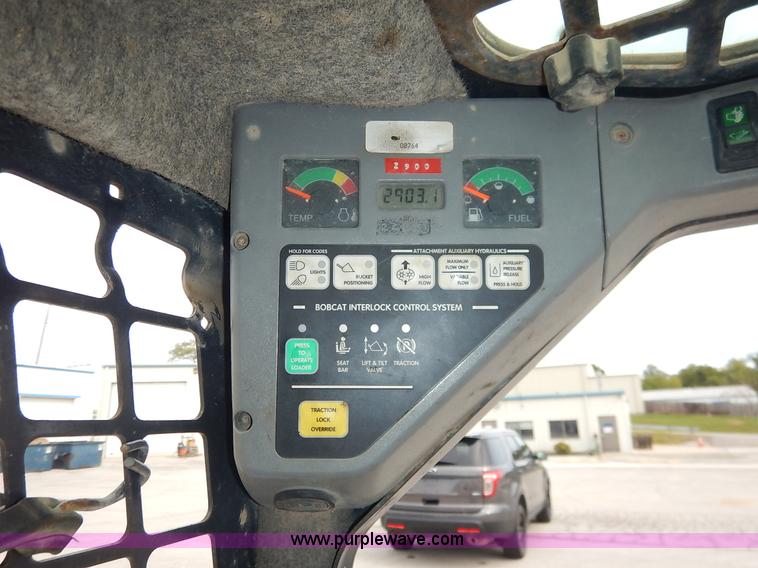 image for item J6385 2006 Bobcat S300 skid steer