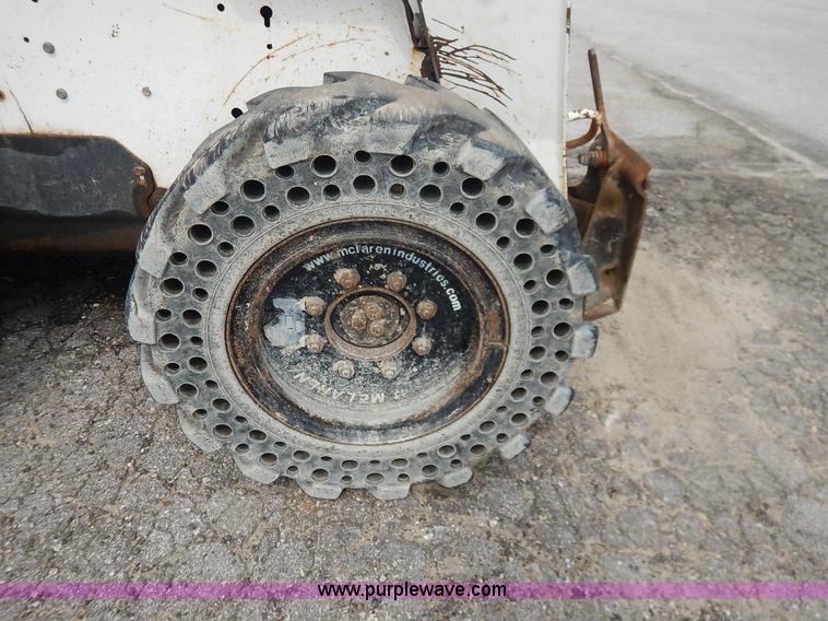 image for item J6385 2006 Bobcat S300 skid steer