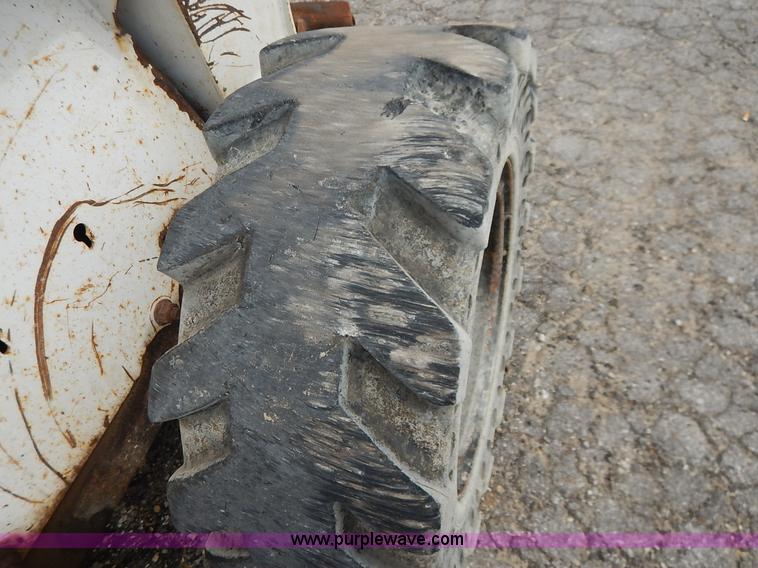 image for item J6385 2006 Bobcat S300 skid steer