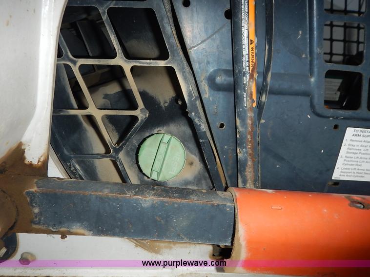 image for item J6385 2006 Bobcat S300 skid steer