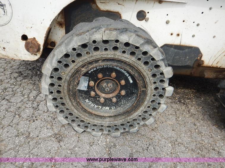 image for item J6385 2006 Bobcat S300 skid steer