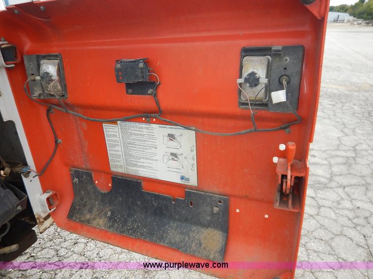 image for item J6385 2006 Bobcat S300 skid steer