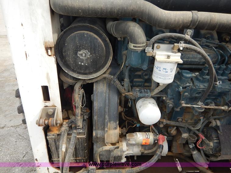 image for item J6385 2006 Bobcat S300 skid steer