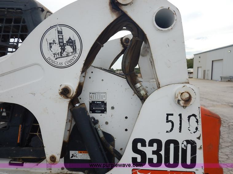 image for item J6385 2006 Bobcat S300 skid steer