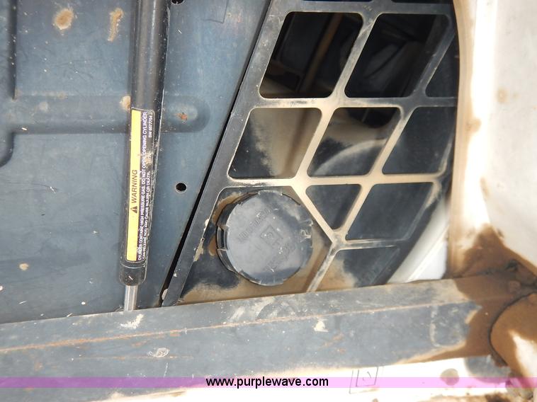 image for item J6385 2006 Bobcat S300 skid steer