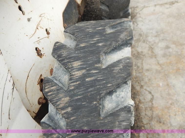 image for item J6385 2006 Bobcat S300 skid steer