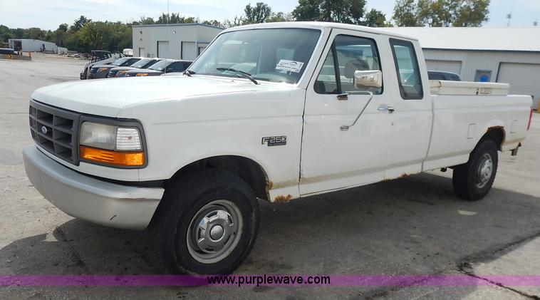 image for item J6386 1994 Ford F250 HD XL SuperCab pickup truck
