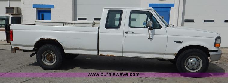 image for item J6386 1994 Ford F250 HD XL SuperCab pickup truck