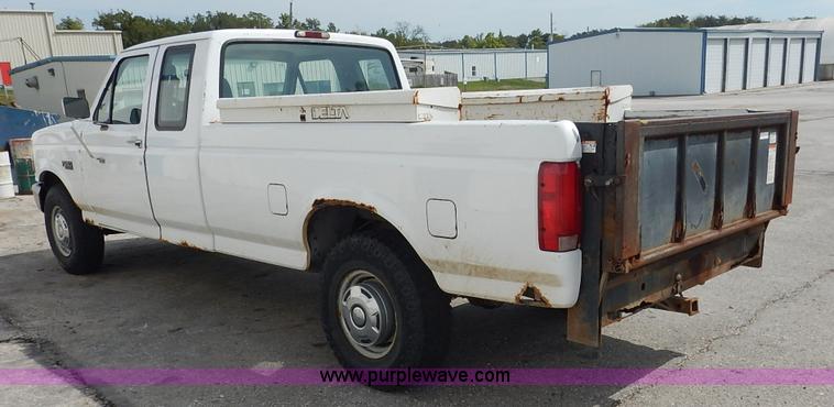 image for item J6386 1994 Ford F250 HD XL SuperCab pickup truck