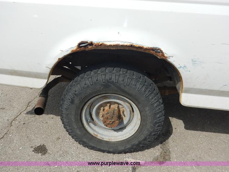 image for item J6386 1994 Ford F250 HD XL SuperCab pickup truck