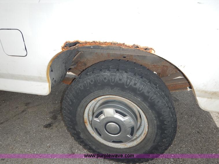 image for item J6386 1994 Ford F250 HD XL SuperCab pickup truck