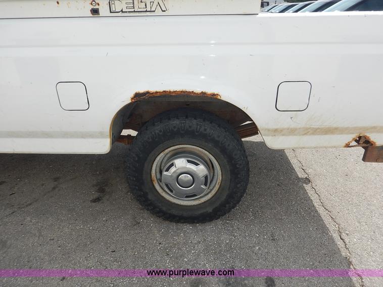 image for item J6386 1994 Ford F250 HD XL SuperCab pickup truck