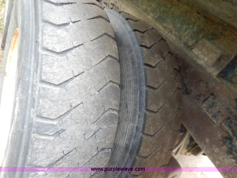 image for item J6396 2004 International 7400 dump truck