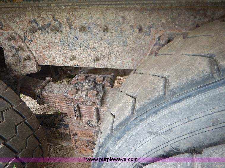 image for item J6396 2004 International 7400 dump truck