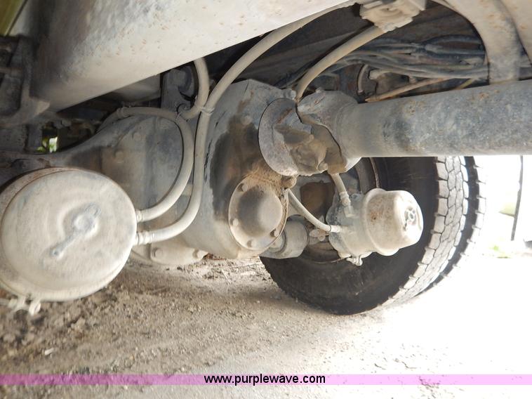 image for item J6396 2004 International 7400 dump truck