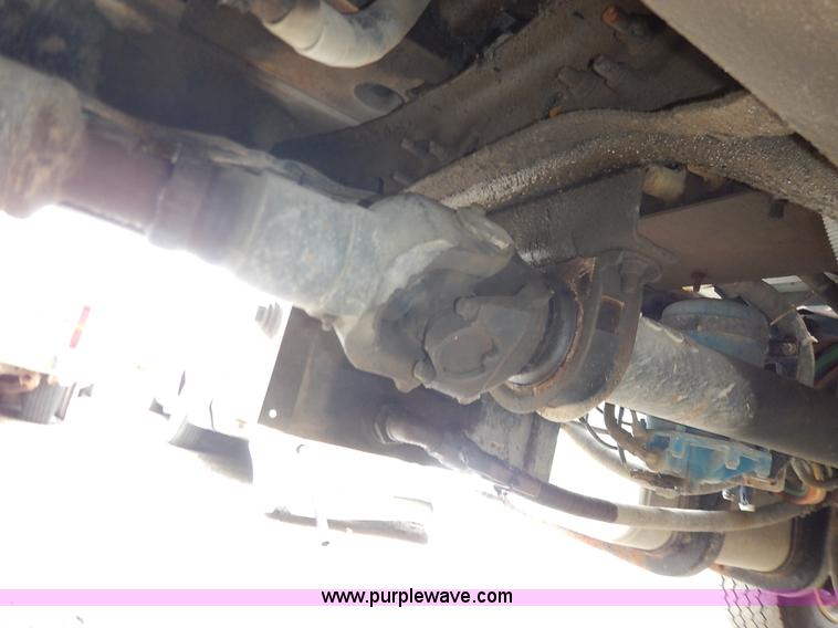 image for item J6396 2004 International 7400 dump truck