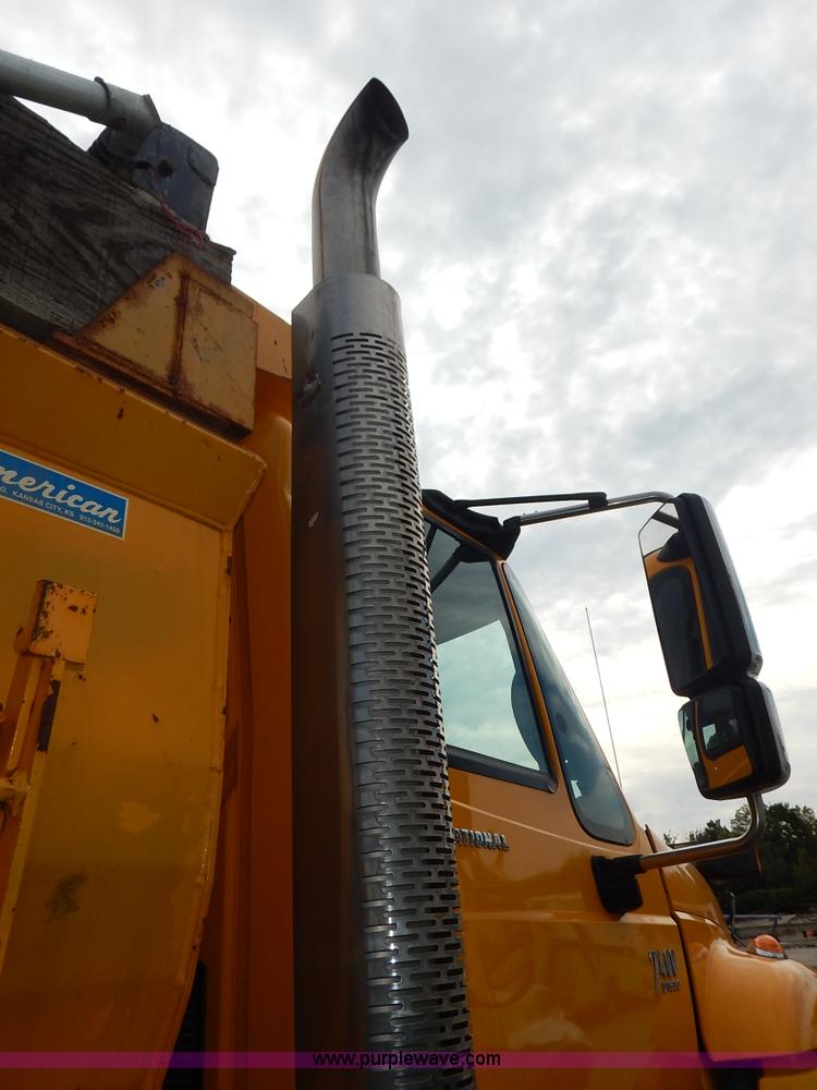 image for item J6396 2004 International 7400 dump truck