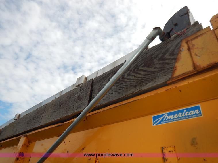 image for item J6396 2004 International 7400 dump truck