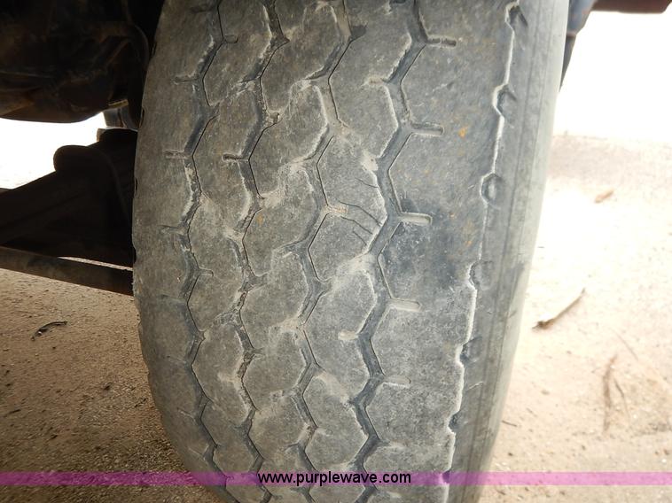 image for item J6396 2004 International 7400 dump truck