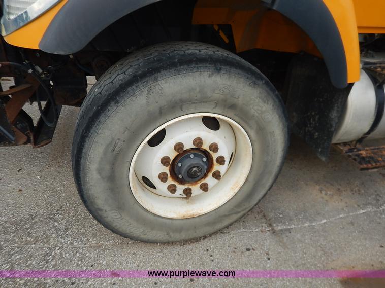 image for item J6396 2004 International 7400 dump truck