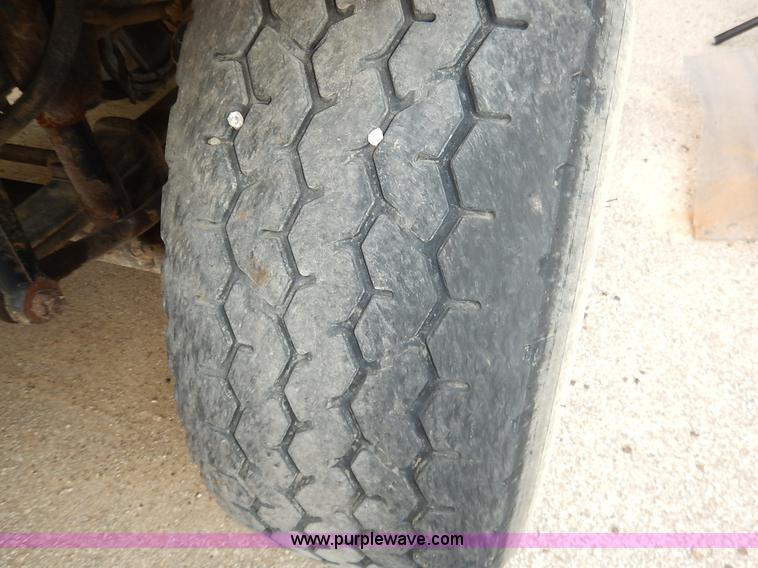 image for item J6396 2004 International 7400 dump truck