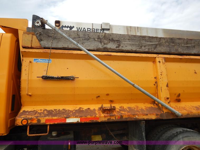 image for item J6396 2004 International 7400 dump truck