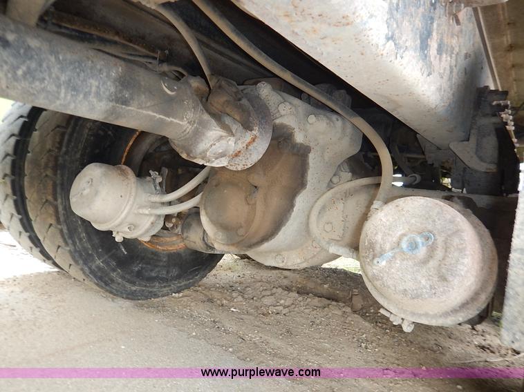 image for item J6396 2004 International 7400 dump truck