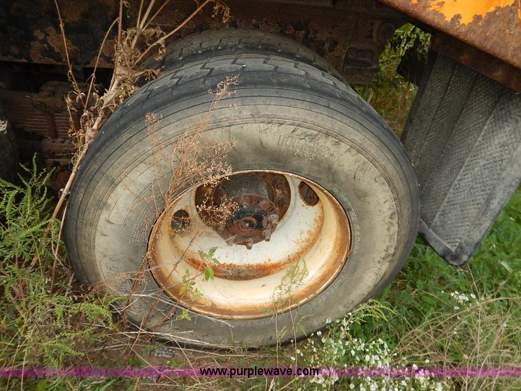 image for item J6396 2004 International 7400 dump truck