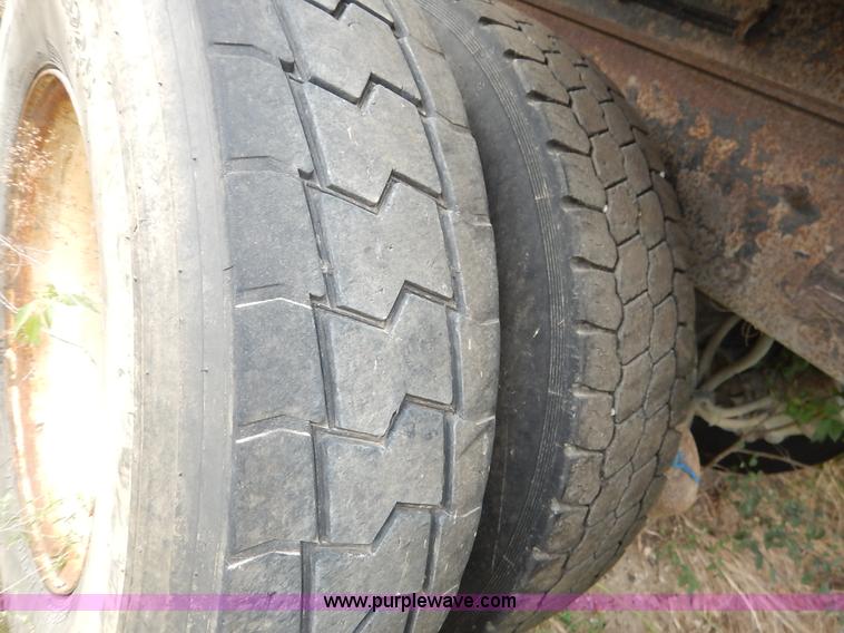 image for item J6396 2004 International 7400 dump truck