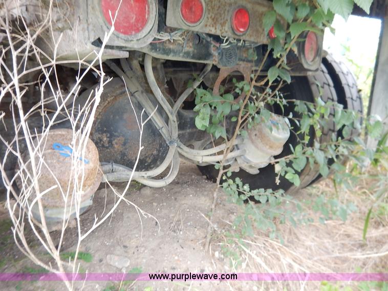 image for item J6396 2004 International 7400 dump truck