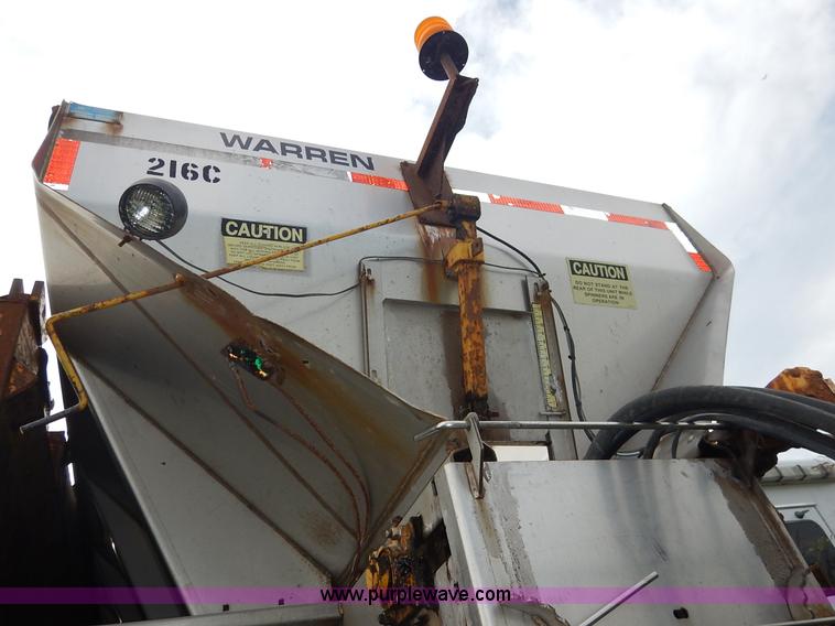 image for item J6396 2004 International 7400 dump truck