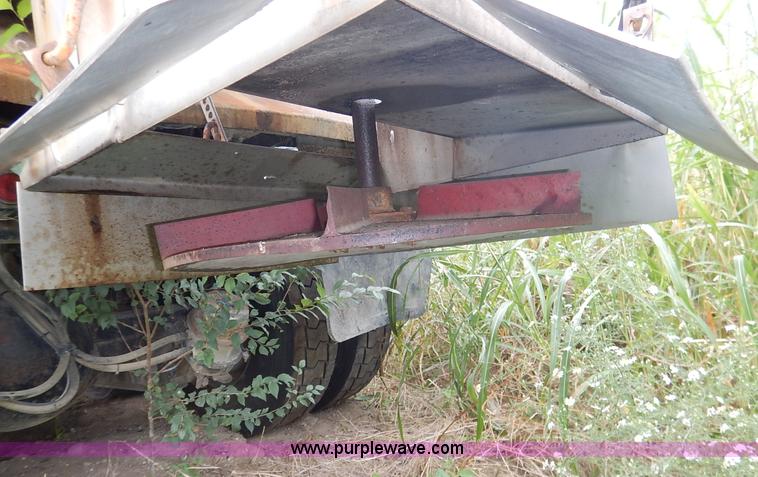 image for item J6396 2004 International 7400 dump truck