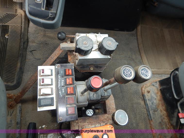 image for item J6396 2004 International 7400 dump truck