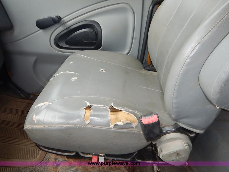 image for item J6396 2004 International 7400 dump truck