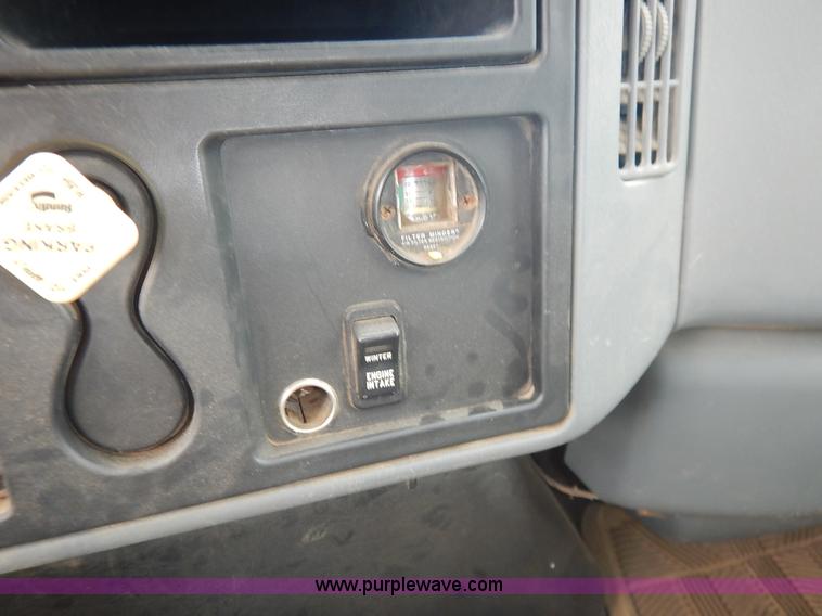 image for item J6396 2004 International 7400 dump truck